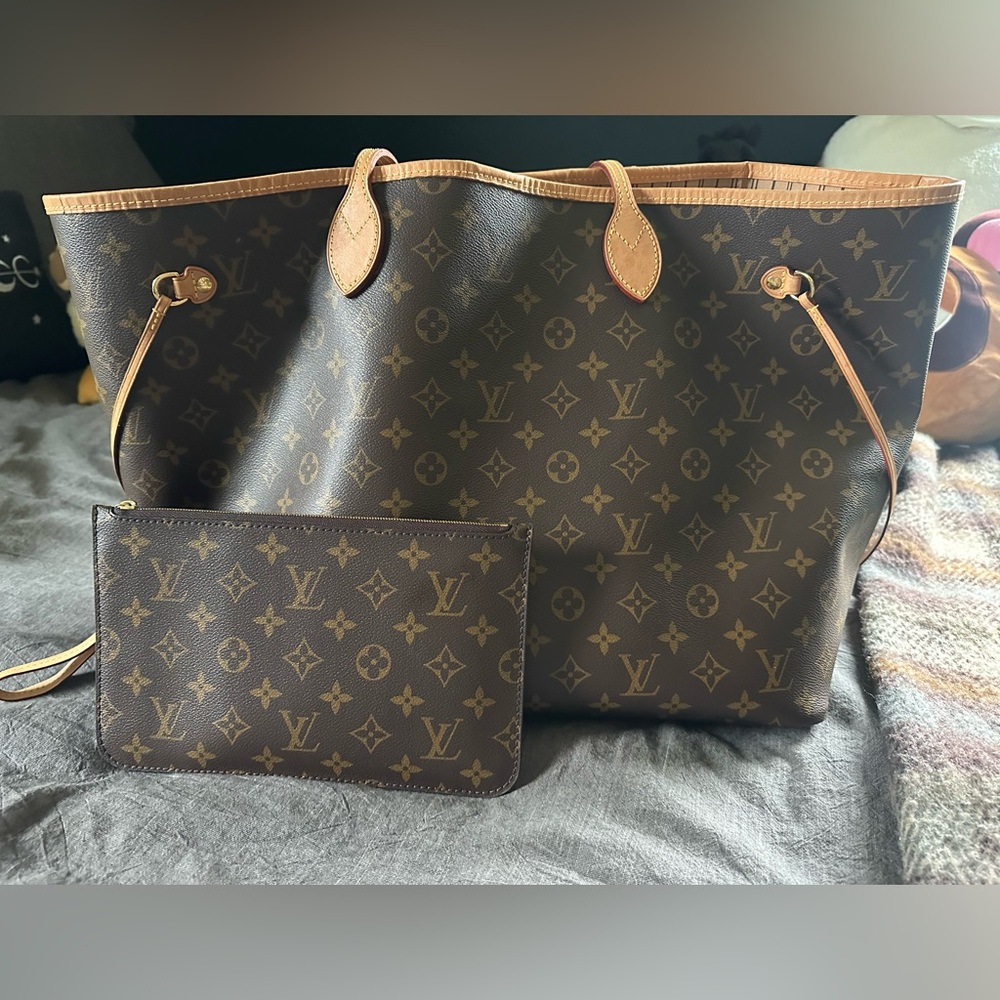 Authentic Neverfull GM in Monogram with pouch